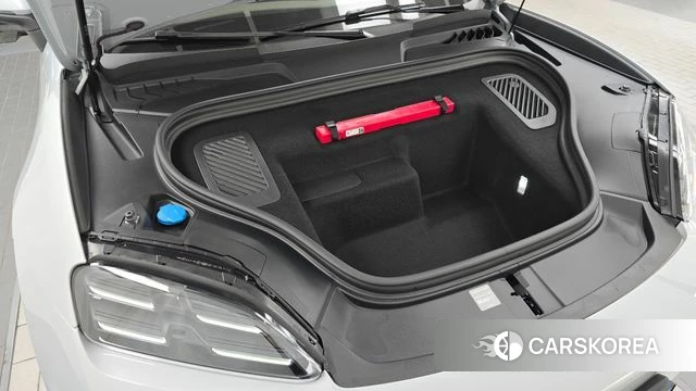 Porsche Makan EV id 4949882 из Кореи 16