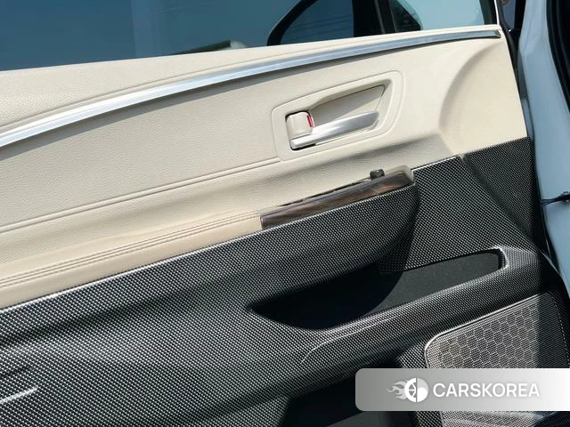 Toyota Sienna 2023 Белый из Китая, фото 6
