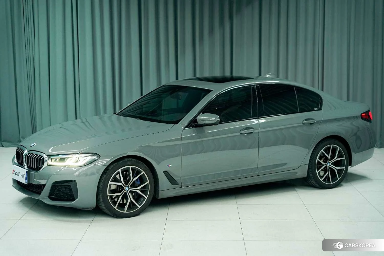 BMW 5 series 2021 Темно-серый из Китая, фото 6