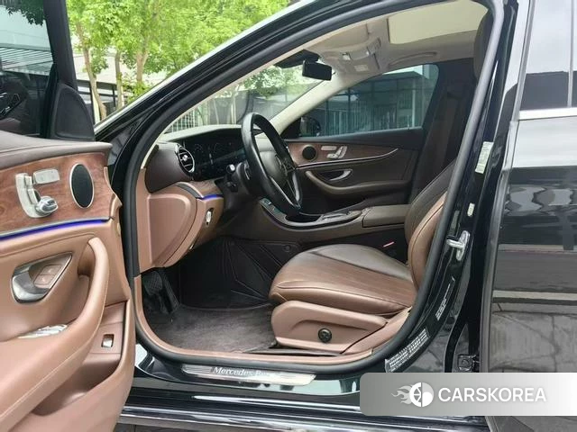 Mercedes-Benz E-Class 2023 Черный из Китая, фото 6