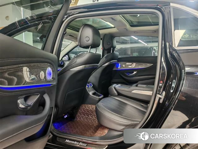 Mercedes-Benz E-Class 2023 Черный из Китая, фото 6