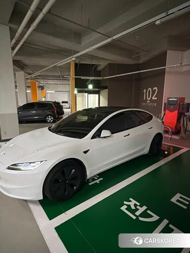 Tesla Model 3 2024 Белый из Кореи, фото 6