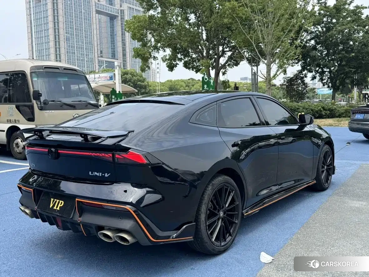 Chang'an Changan UNI-V 2023 Черный из Китая, фото 6