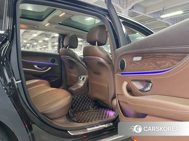 Mercedes-Benz E-Class 2023 Черный из Китая, фото 6