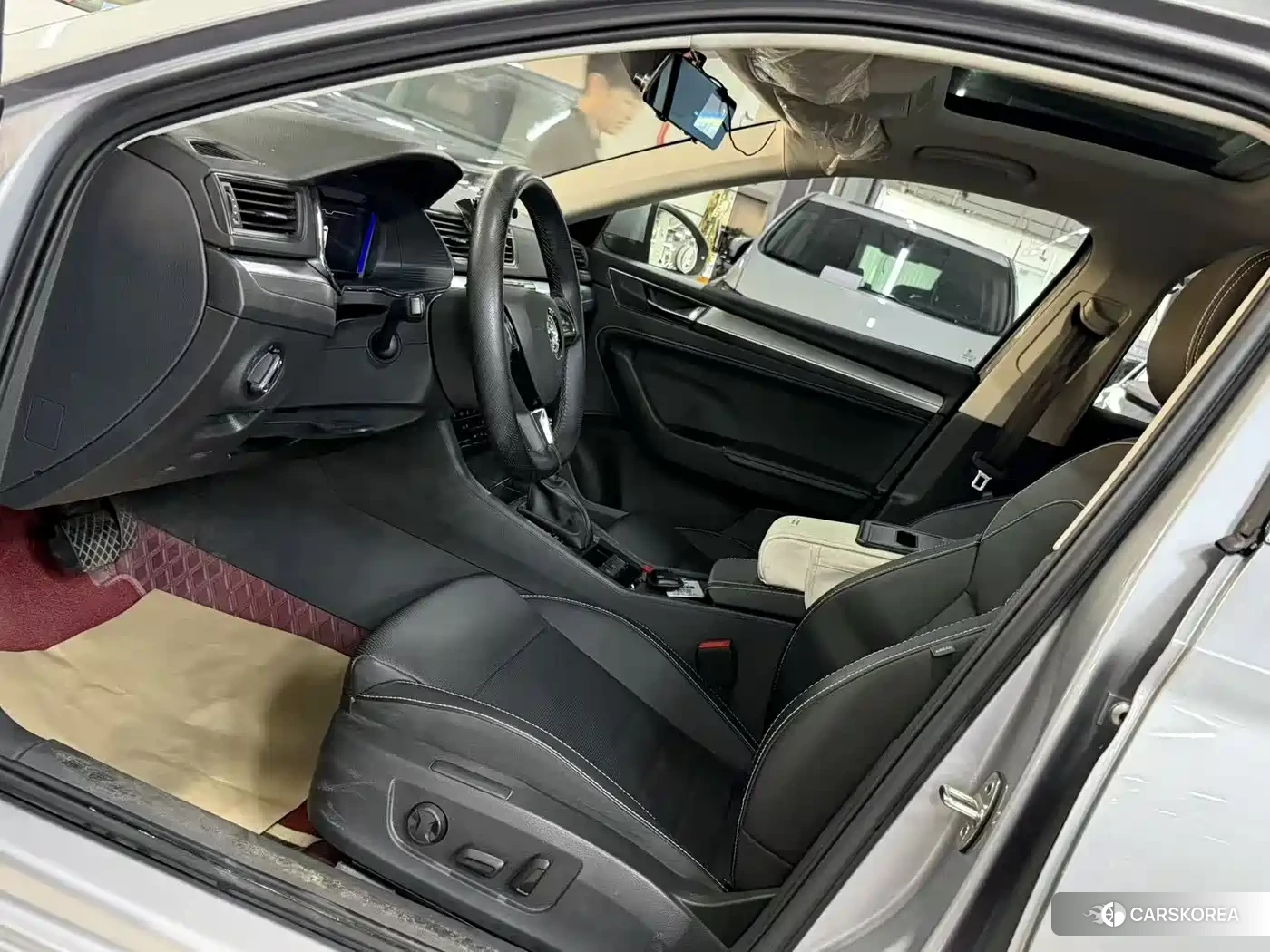 Skoda Superb 2023 Silver/gray из Китая, фото 6
