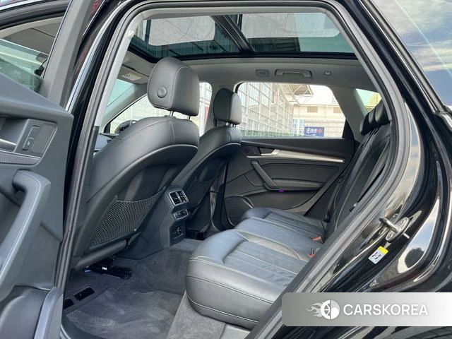 Audi Q5L 2021 Черный из Китая, фото 6