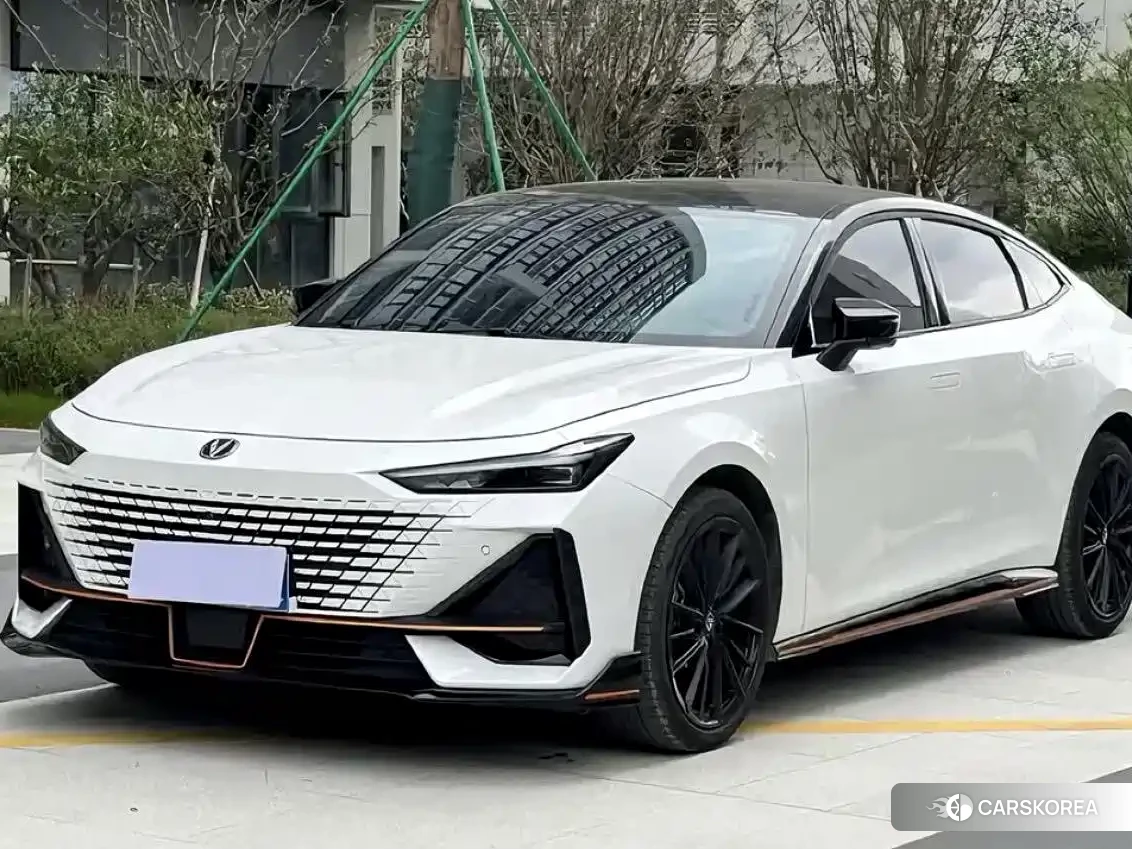 Chang'an Changan UNI-V 2022 Белый из Китая, фото 6