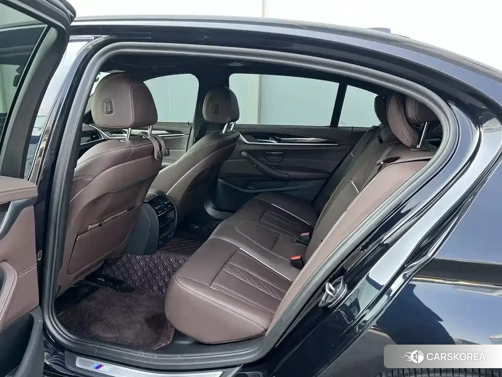 BMW 5 series 2023 Черный из Китая, фото 6