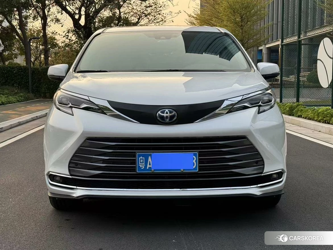 Toyota Sienna 2023 Белый из Китая, фото 6