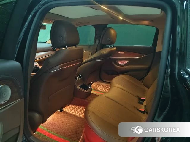 Mercedes-Benz E-Class 2023 Черный из Китая, фото 6