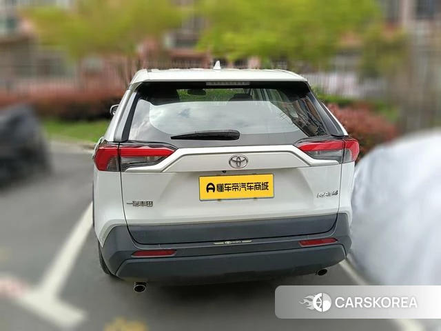 Toyota RAV4 2023 Белый из Китая, фото 6
