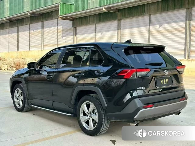 Toyota RAV4 2022 Черный из Китая, фото 6