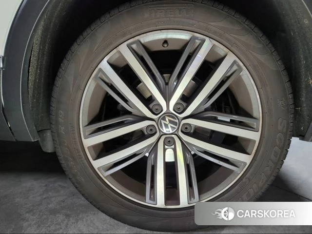 Volkswagen Tiguan second Generation 2022 Белый из Кореи, фото 6