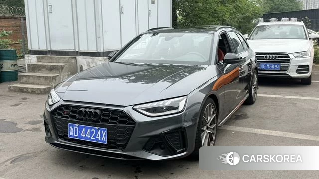 Audi S4 2023 Темно-серый из Китая, фото 6