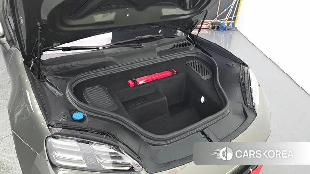 Porsche Makan EV id 4533159 из Кореи 16