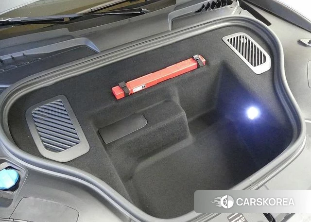 Porsche Makan EV id 4934486 из Кореи 15