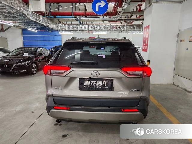 Toyota RAV4 2024 Серебристо-серый из Китая, фото 6