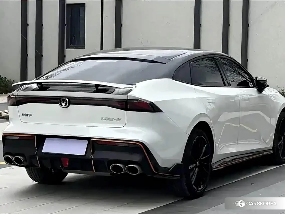 Chang'an UNI-V 2023 Белый из Китая, фото 6
