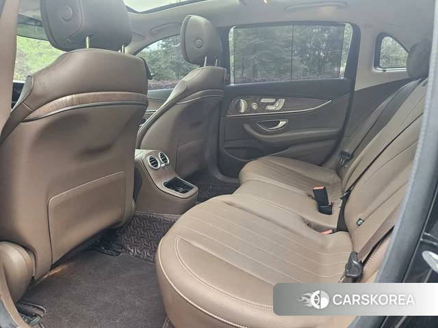 Mercedes-Benz E-Class 2023 Черный из Китая, фото 6