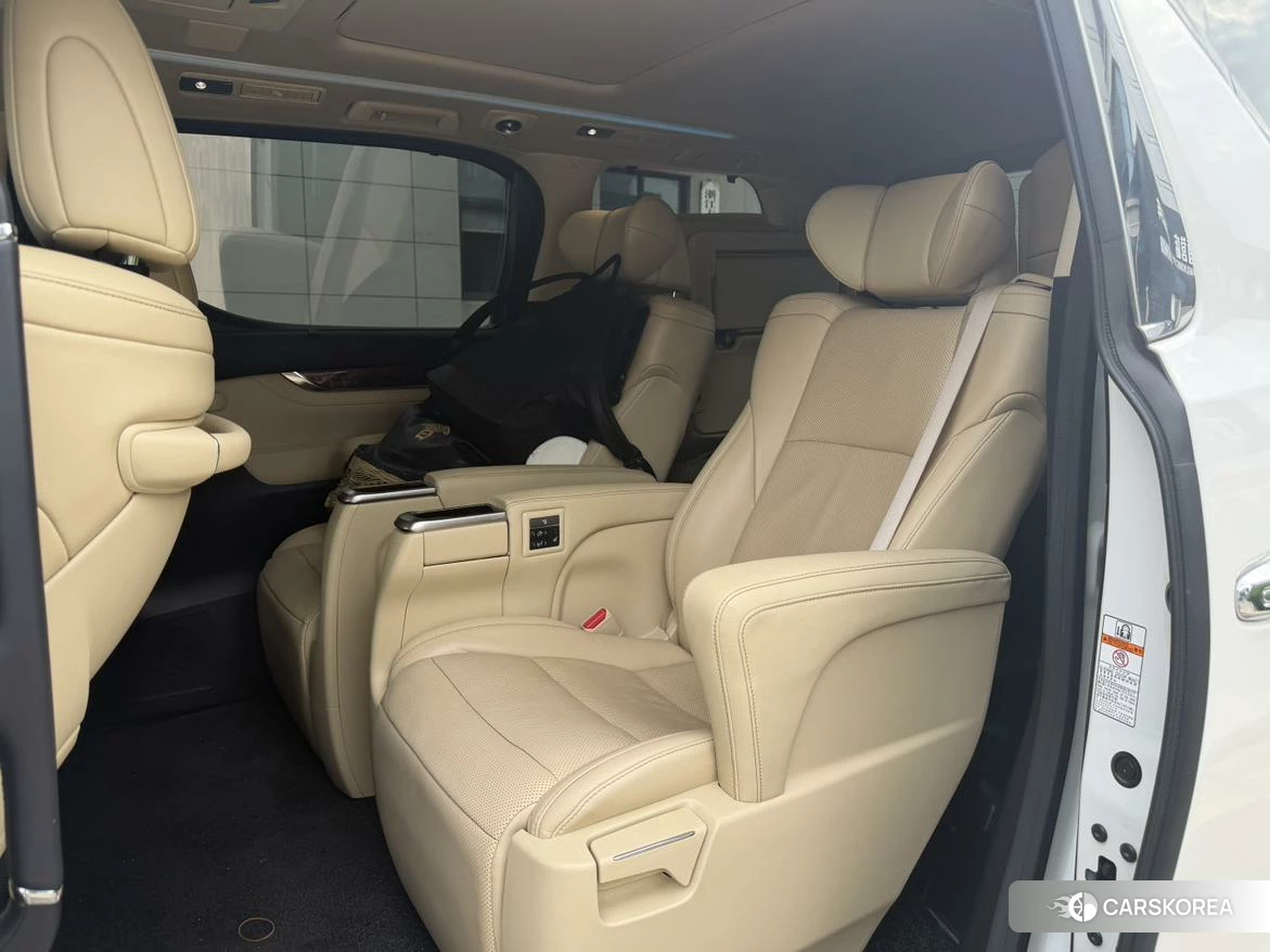 Toyota Alphard 2021 Белый из Китая, фото 6