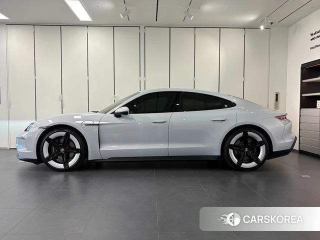 Porsche Taycan id 4870529 из Кореи 16