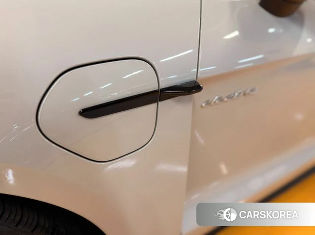 Porsche Taycan id 4936769 из Кореи 17