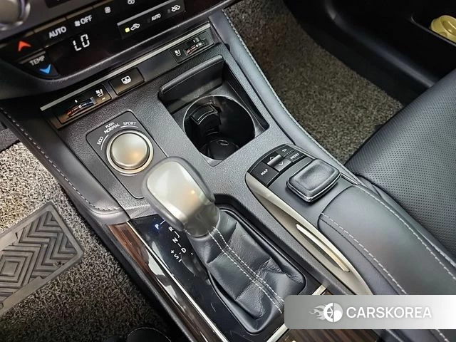 Lexus New ES350 id 4907693 из Кореи 17