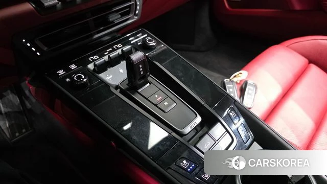 Porsche 911(992) id 4572065 из Кореи 32