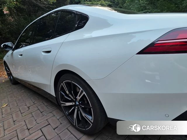 BMW 5 Series (G60) id 5045945 из Кореи 11