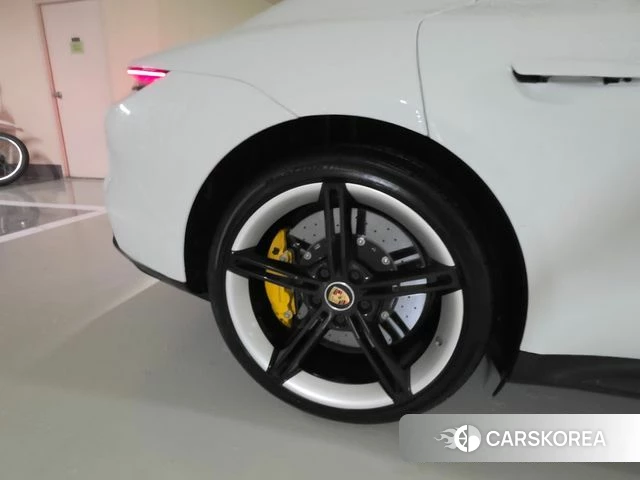 Porsche Taycan id 5031125 из Кореи 17