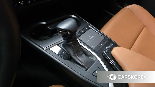 Lexus UX250h id 4918422 из Кореи 28
