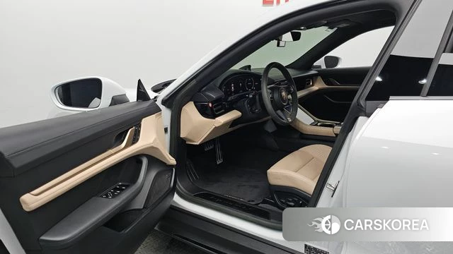Porsche Taycan id 4730341 из Кореи 36