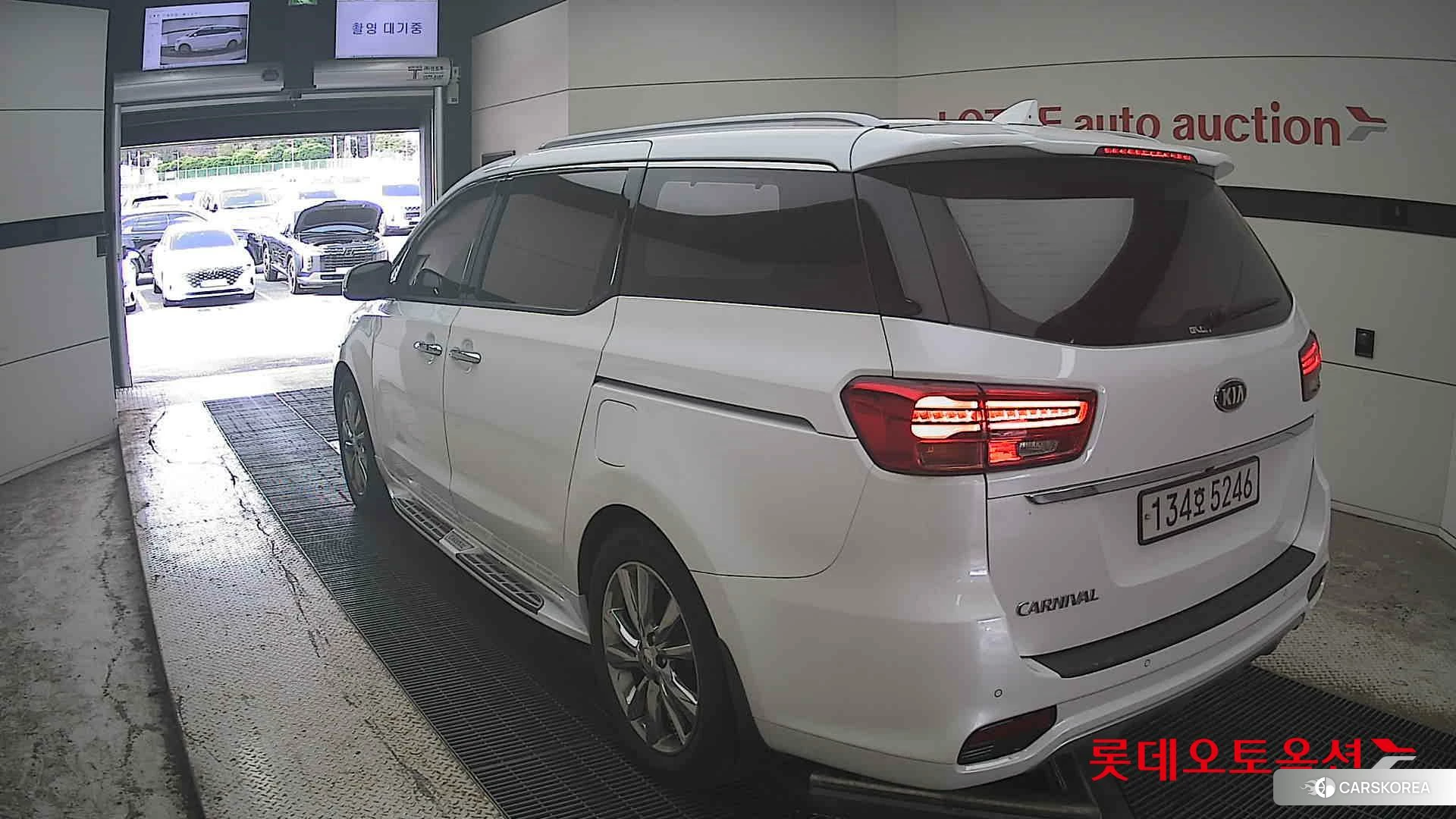 Kia Carnival id 4984654 из Кореи 36