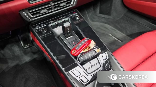 Porsche 911(992) id 5016628 из Кореи 30