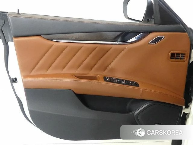 Maserati Quattroporte id 5013536 из Кореи 19