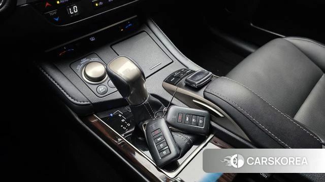 Lexus New ES300h id 5029401 из Кореи 33