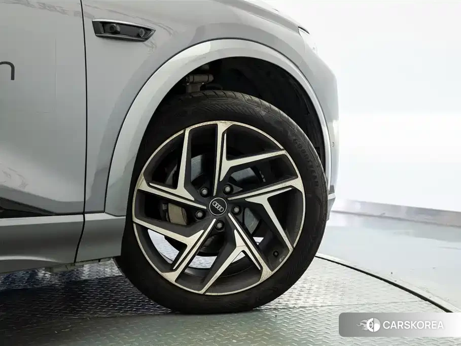 Audi Q6L id 4583853 из Китая 25