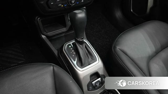 Jeep Renegade id 5046922 из Кореи 31