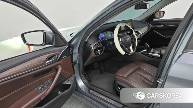 BMW 5 Series (G30) id 5004578 из Кореи 31