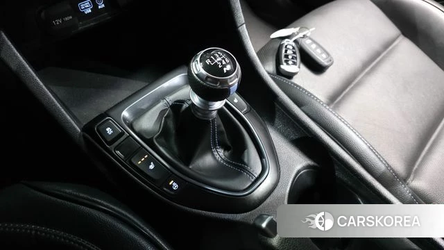 Hyundai Veloster (JS) id 4993372 из Кореи 29