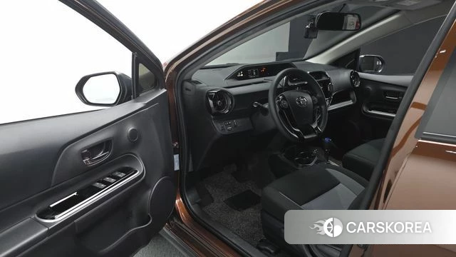 Toyota Prius C id 5017858 из Кореи 32
