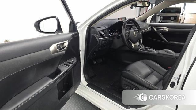 Lexus CT200h id 4944349 из Кореи 29