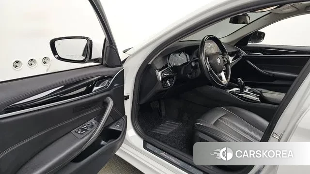 BMW 5 Series (G30) id 3723531 из Кореи 19