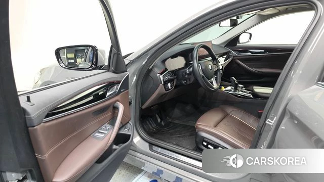 BMW 5 Series (G30) id 5047152 из Кореи 31