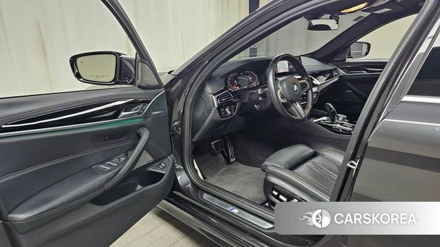 BMW 5 Series (G30) id 5023270 из Кореи 31