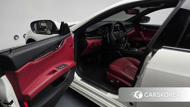 Maserati Quattroporte id 5017282 из Кореи 37