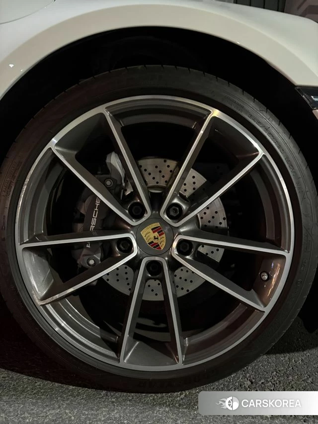 Porsche 911(992) id 4948500 из Кореи 14