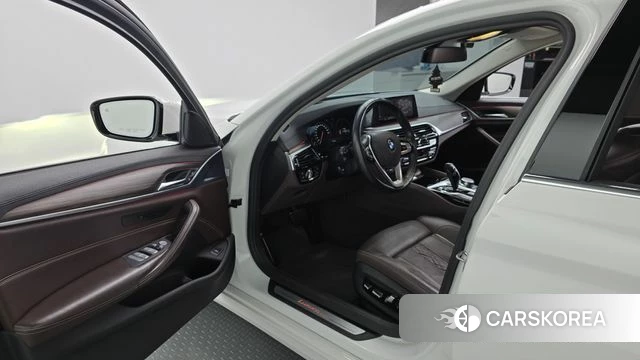 BMW 5 Series (G30) id 4977721 из Кореи 30