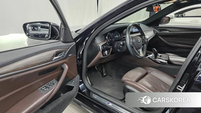 BMW 5 Series (G30) id 5042196 из Кореи 32