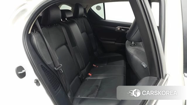 Lexus CT200h id 4944349 из Кореи 30